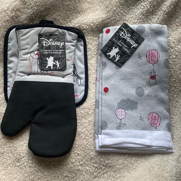 Disney Winnie the Pooh 2 Kitchen Towels, Oven Mitt and Pot Holder - Picture 1 of 4